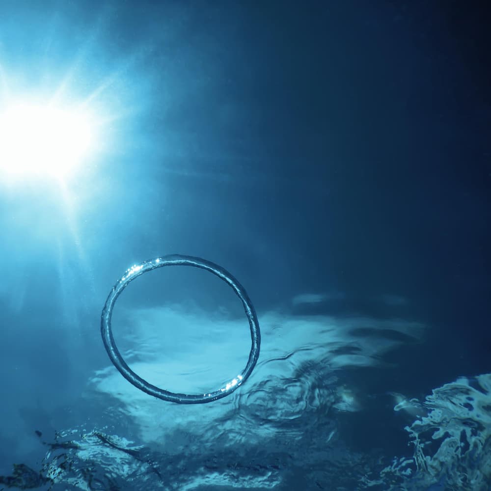 حلقة دائرية في قاع البحر