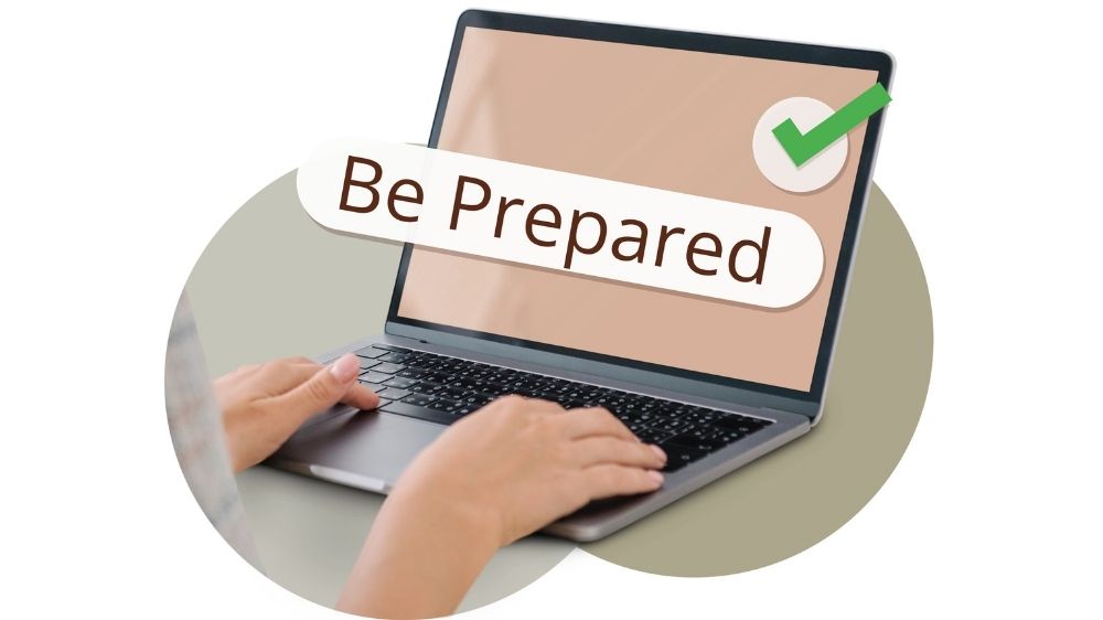 يد تكتب على لاب توب يد تكتب على لاب توب