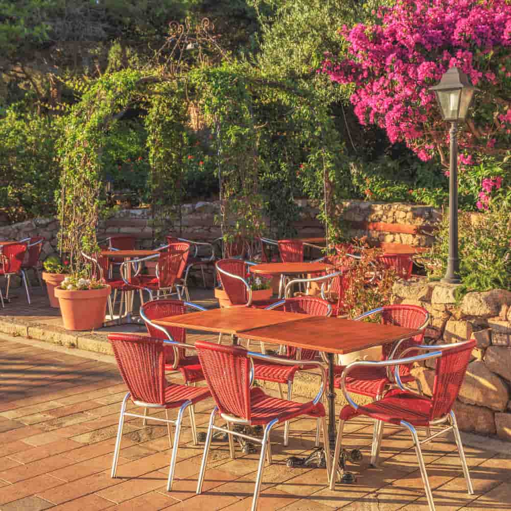 مطعم في حديقة