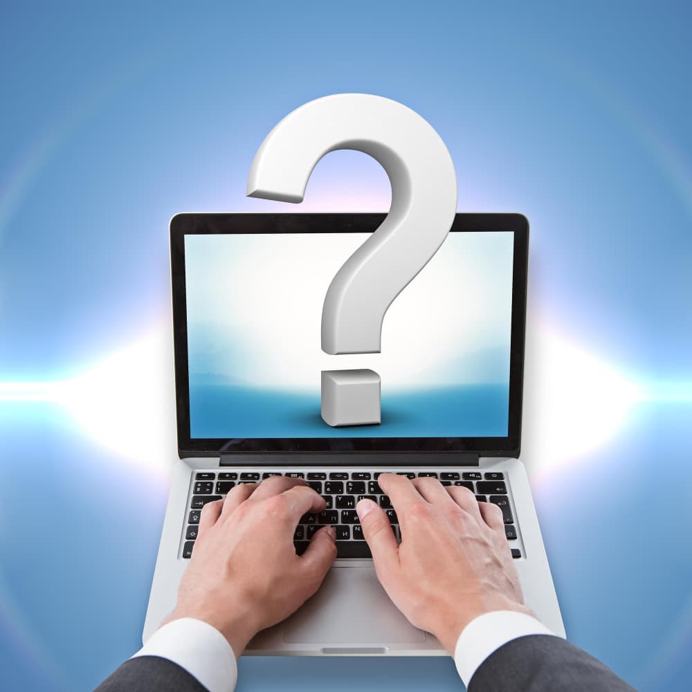 يد تكتب على لاب توب يد تكتب على لاب توب