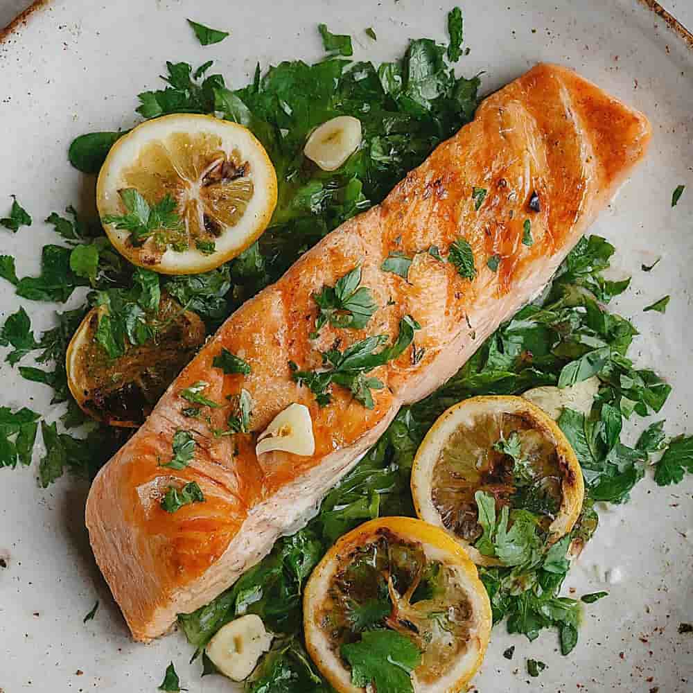 سلمون مشوي بالليمون