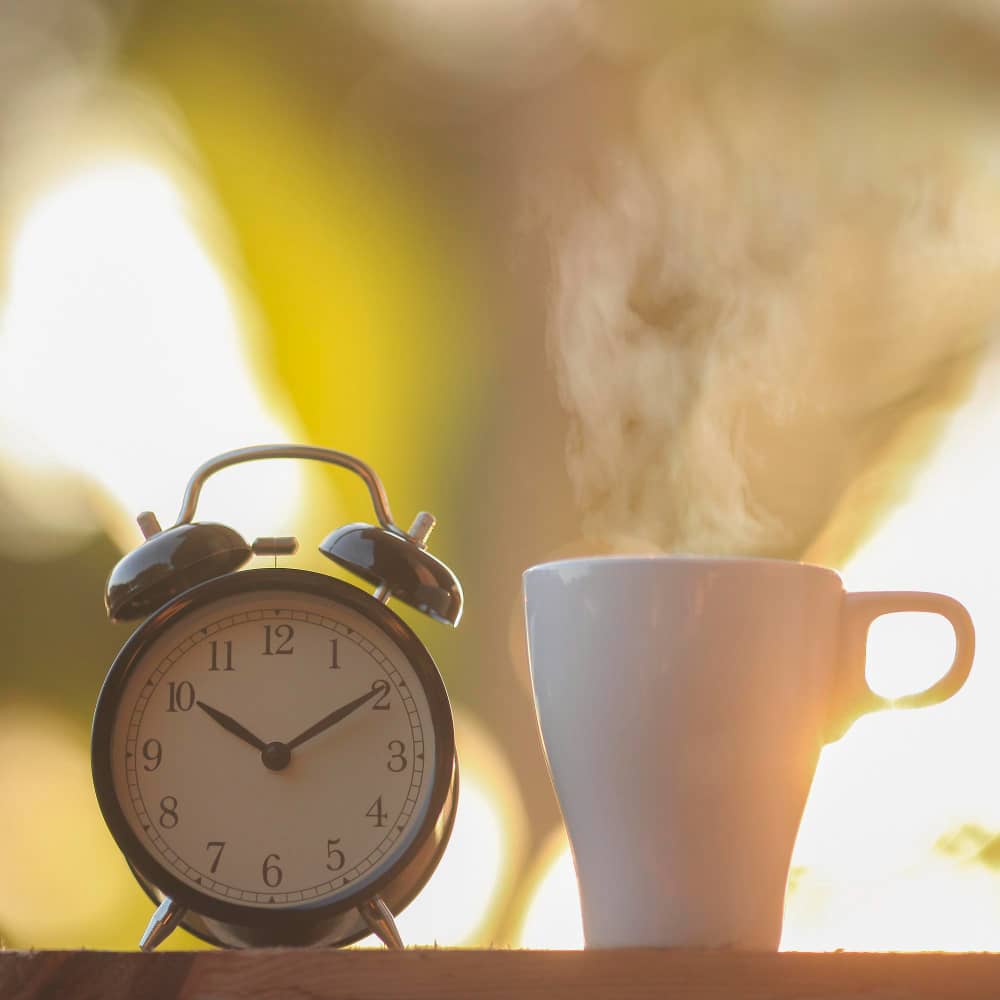 فنجان ساخن ومنبه