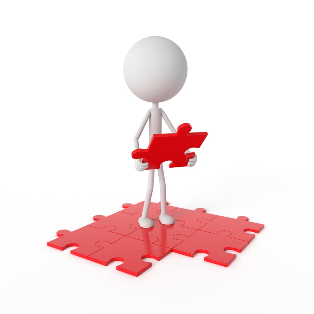 مجسم رجل أبيض يقف على بازل حمراء