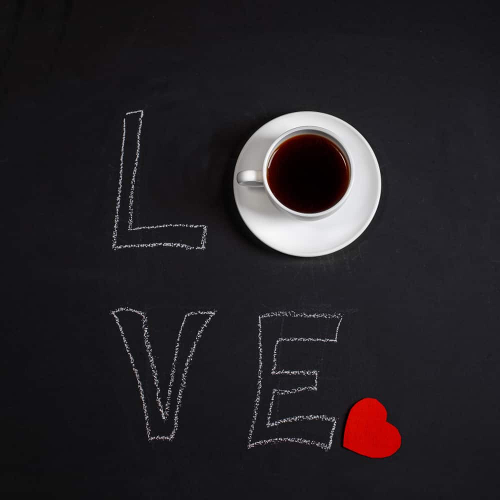 فنجاة قهوة مع كلمة حب فنجاة قهوة مع كلمة حب